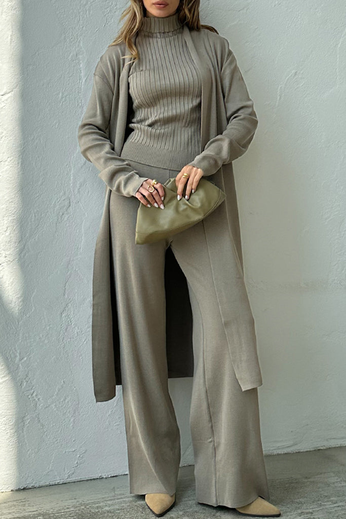 Set aus gestrickter Jacke, Oberteil und Hose von Seraphiel